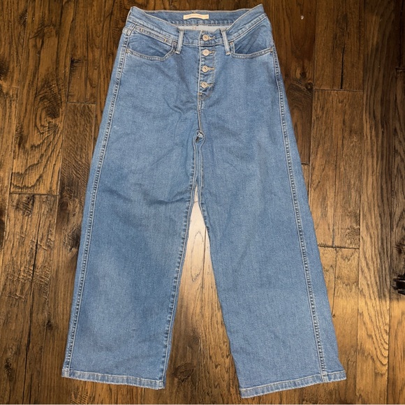 Levi’s Mile High Wide Leg Women’s Jean in FYI Light Wash - Picture 7 of 13